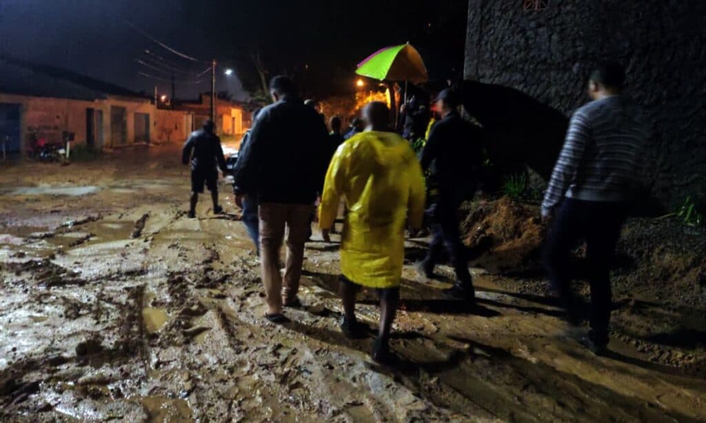 Sobe para sete o número de mortos no sul Bahia por causa das chuvas