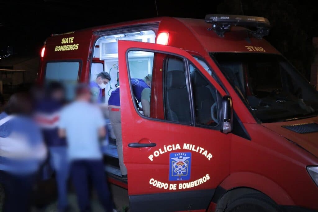 Batida em cruzamento de bairro em PG deixa duas pessoas feridas