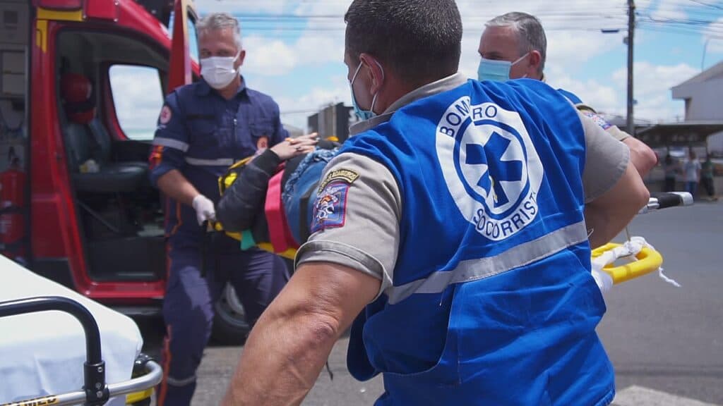Mulher fica desorientada após acidente grave na Nova Rússia