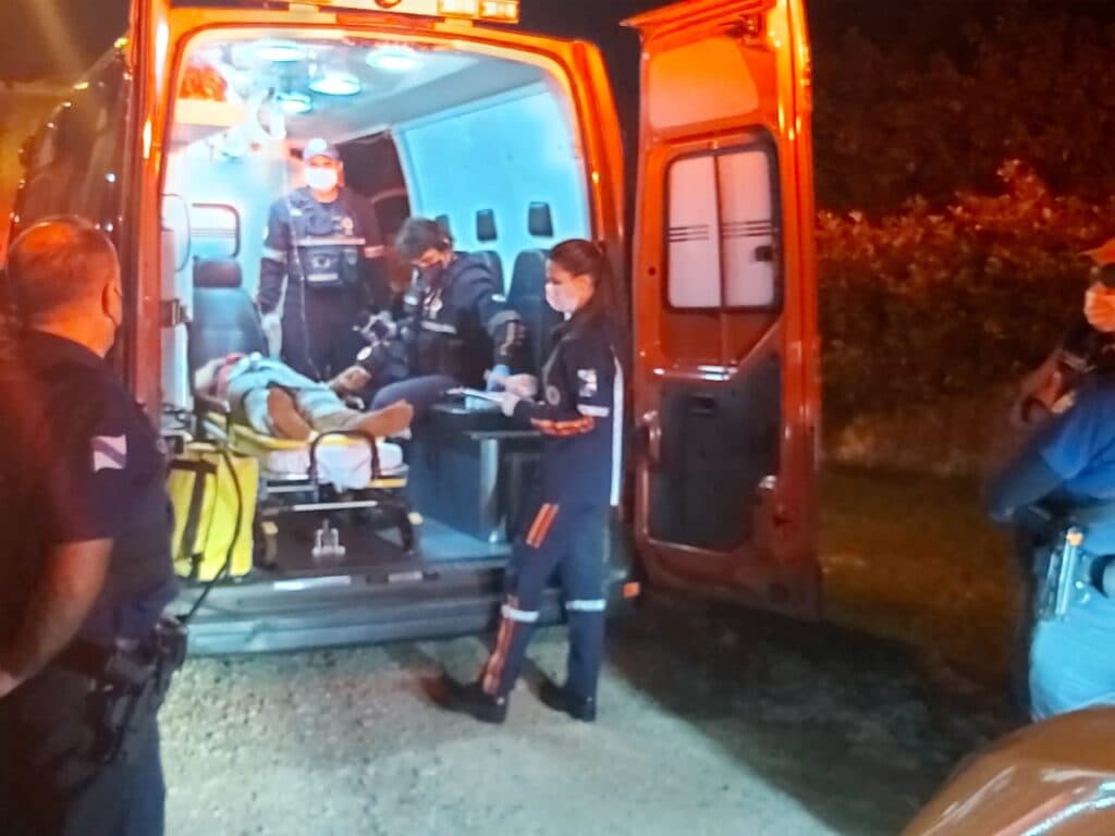 Jovem esfaqueia vizinho em bairro de PG