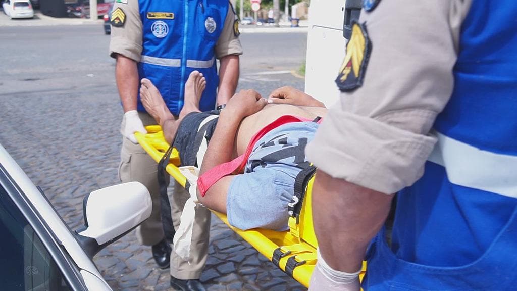 Homem é vítima de agressão em Oficinas