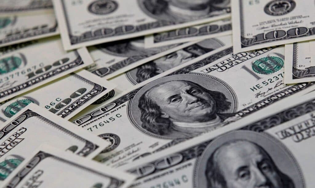 Dólar sobe para R$ 5,24 em dia de confirmação de Haddad na Fazenda
