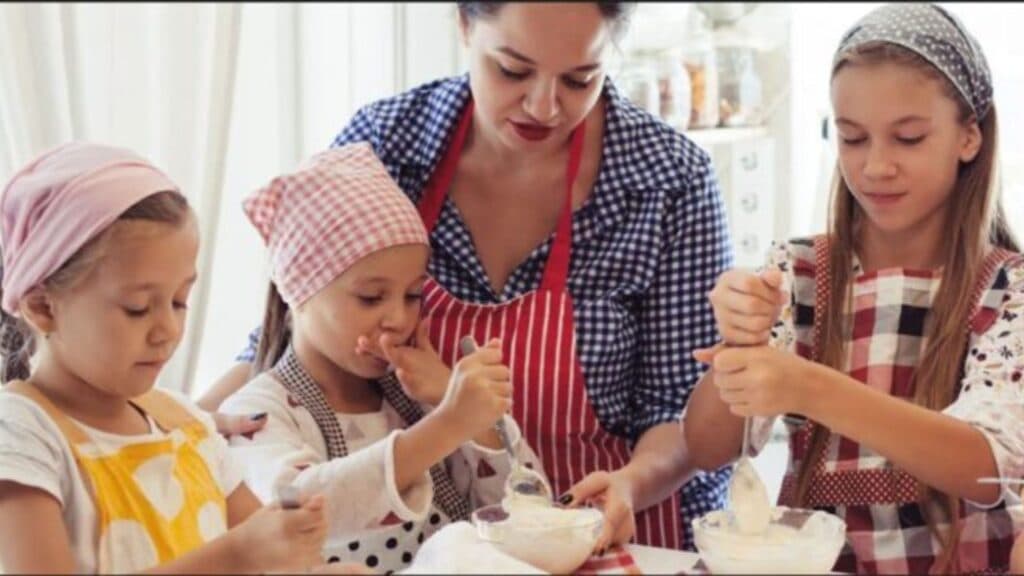 3 receitas rápidas e fáceis para fazer com as crianças nas férias