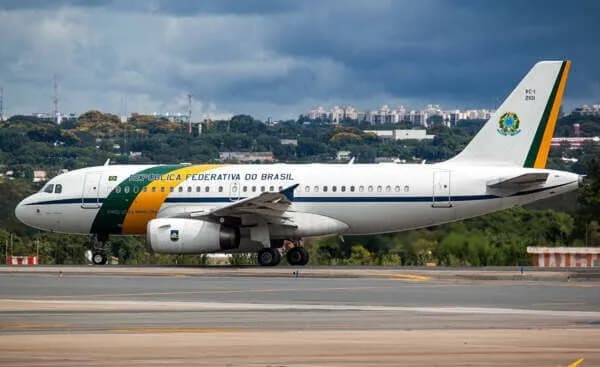 Bolsonaro deixa o território brasileiro