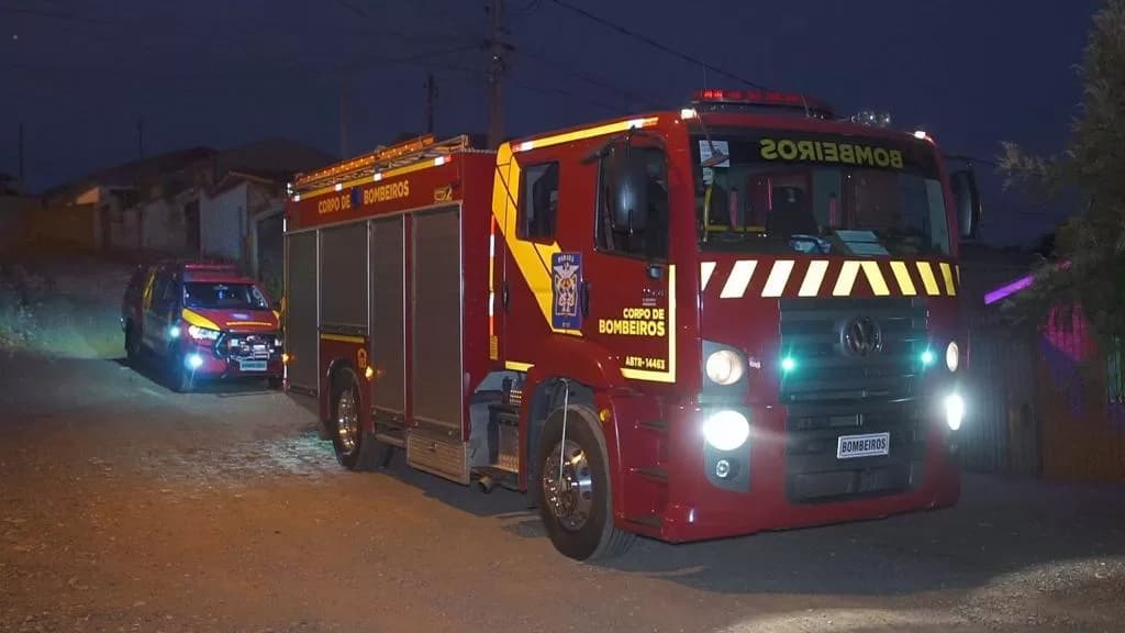 Incêndio “misterioso” consome residência em Ponta Grossa