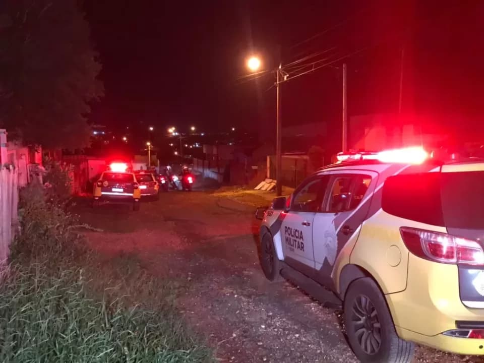 URGENTE: Jovem é assassinado dentro da própria residência em bairro de PG