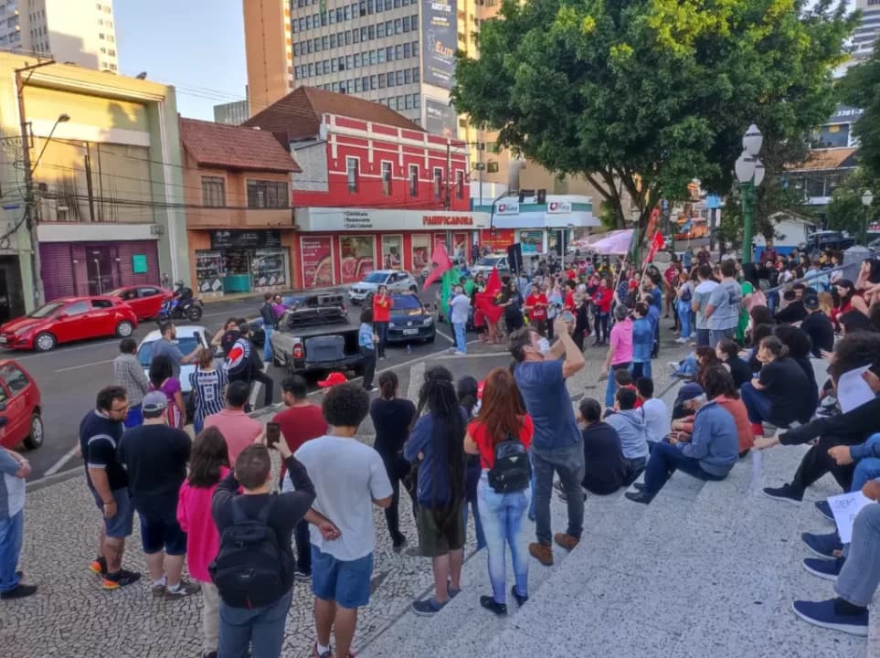 Manifestantes e partidos fazem ato em PG contra invasão da sede dos Três Poderes