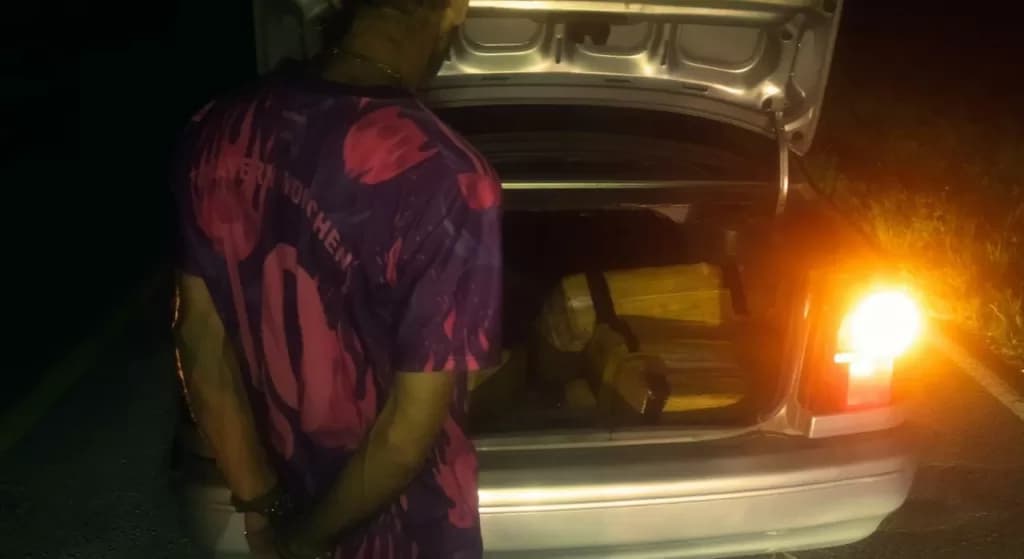 Homem é preso com 58kg de maconha na PR-441