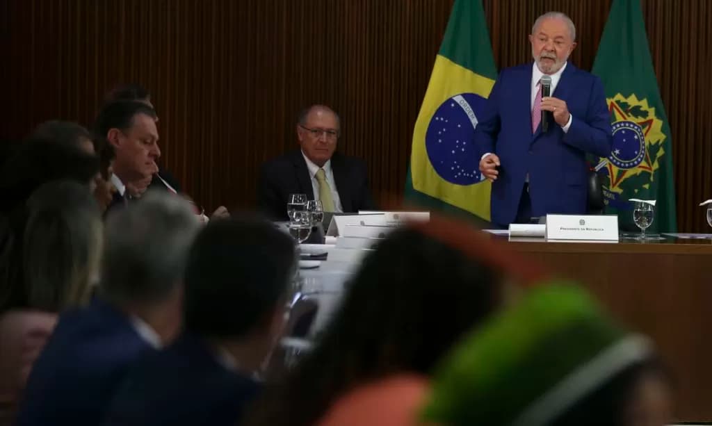 “Esse será o mandato da minha vida”, afirmou Lula em primeira reunião com ministros