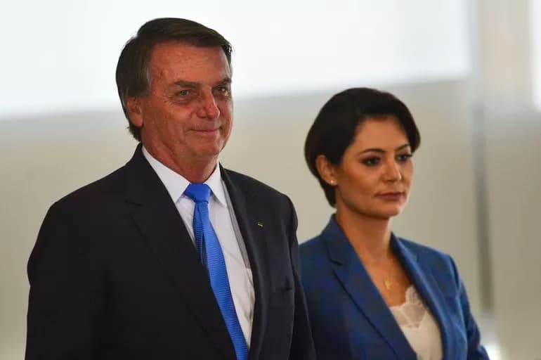Sem Bolsonaro, PL quer lançar Michele como candidata em 2026
