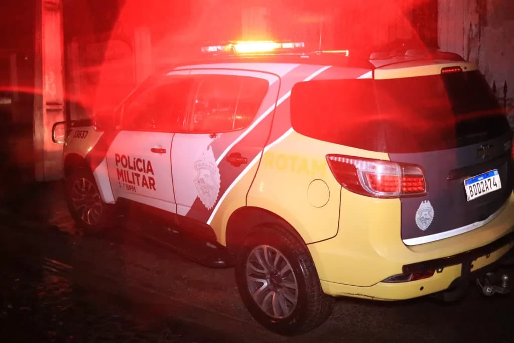 Homem agride mulher, foge, volta para residência horas depois e é preso pela Polícia em PG