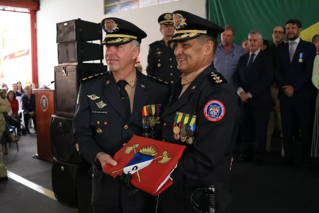 Corpo de Bombeiros de Ponta Grossa tem troca no comando-geral. Veja detalhes da cerimônia