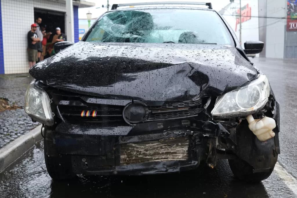 Motorista não vê moto e acaba causando acidente próximo ao Zukão