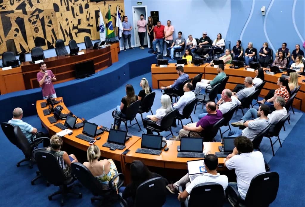 <strong>Câmara anuncia estudo de plano de cargos e salários para servidores</strong>