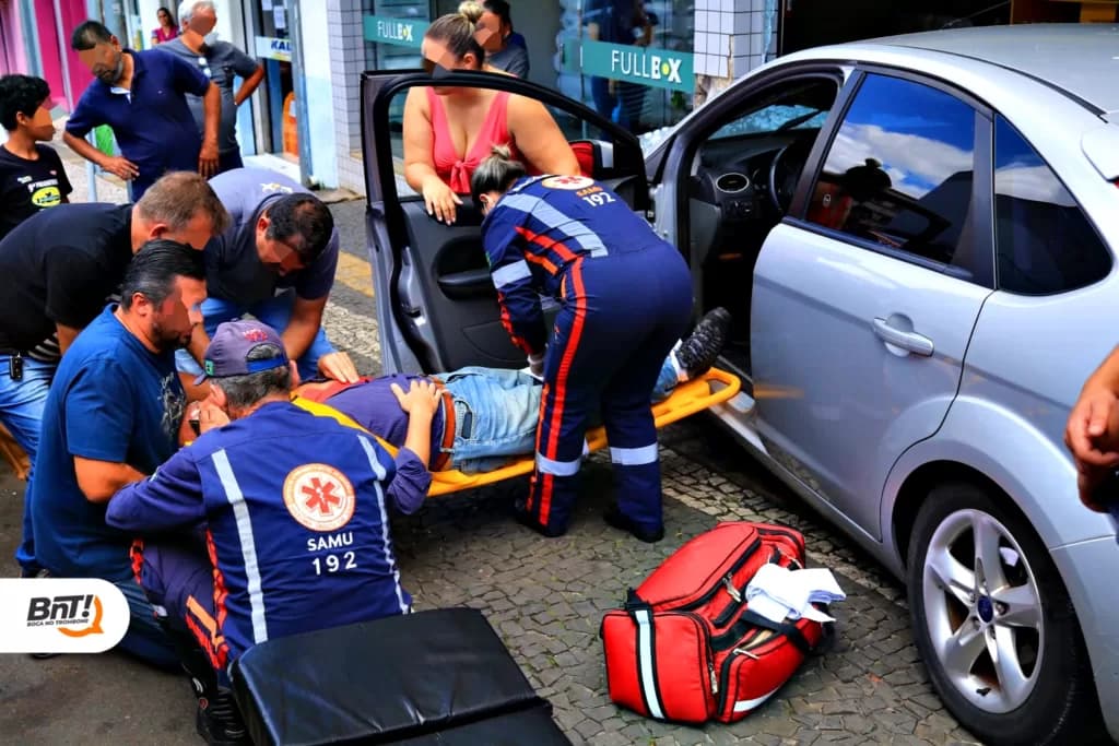 Motorista sofre mal súbito e invade loja no centro de Ponta Grossa