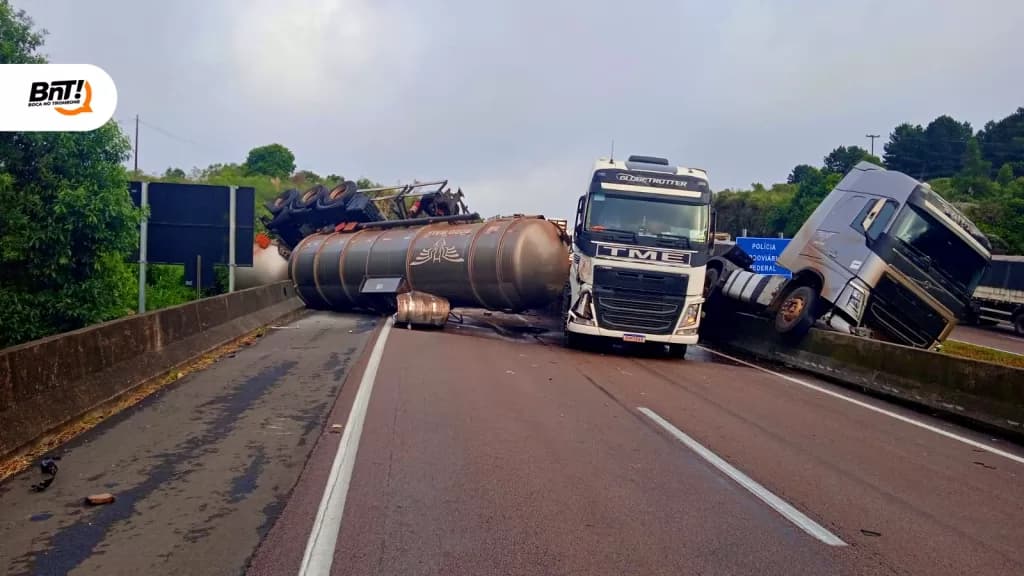 Caminhão de combustível tomba e bloqueia BR-277