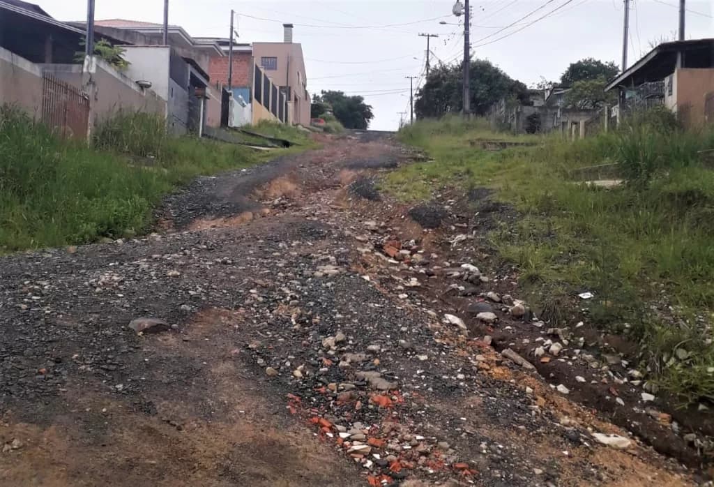 Moradores denunciam rua em más condições há pelo menos 5 anos na Vila Santo Antônio