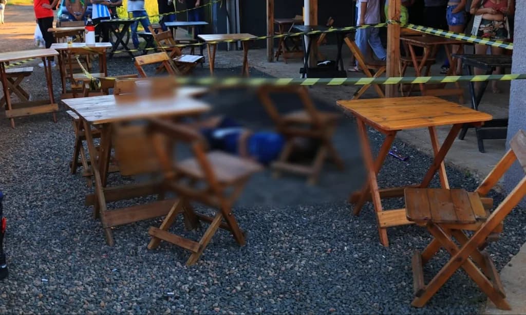 URGENTE: Homem é morto com tiro na cabeça em bar de Ponta Grossa