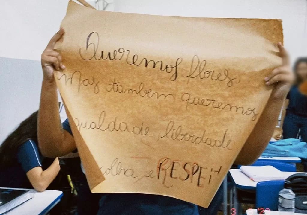 Alunas do Colégio Agrícola Augusto Ribas fazem protesto após denúncia de assédio
