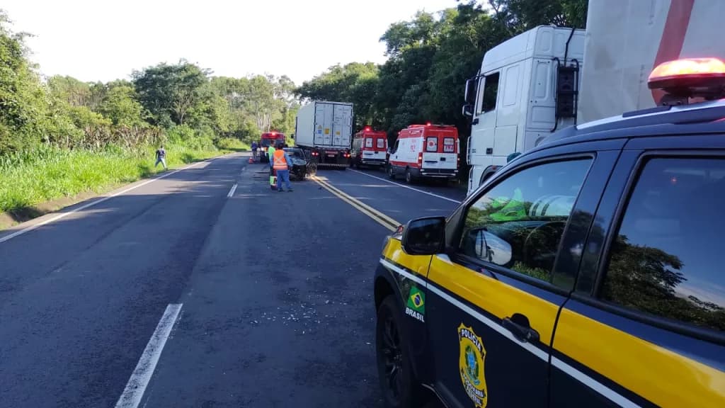 URGENTE: Duas pessoas morrem em acidente na BR-376