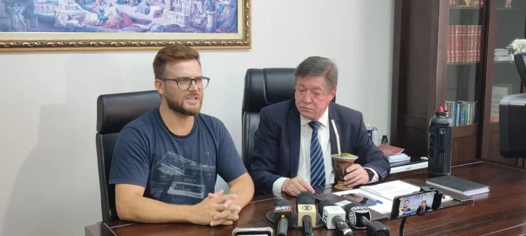 Cantor Nando nega acusações de agressões contra a sua filha