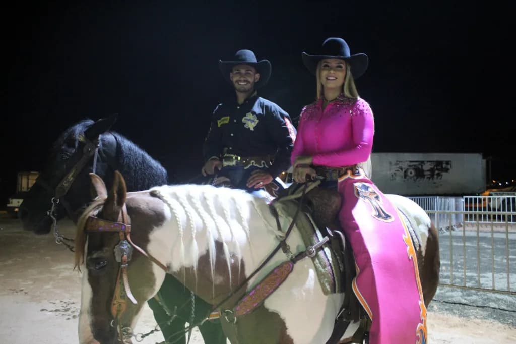 Festa do Peão de Boiadeiro de Castro é marcada pela presença de profissionais de renome
