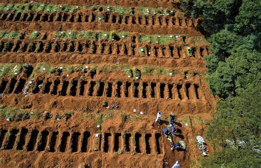 Após três anos de pandemia, Brasil registra 700 mil mortes por Covid-19