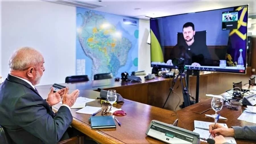Lula e Zelensky conversam pela primeira vez por videoconferência para falar sobre a guerra na Ucrânia