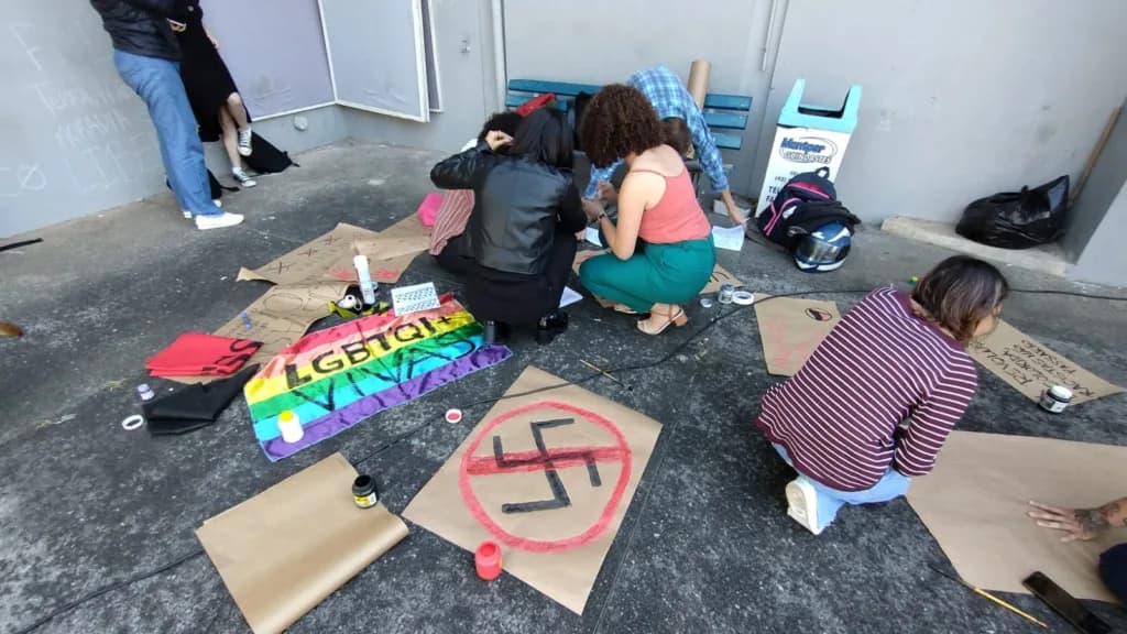 Grupo de estudantes da UEPG realiza ato contra o racismo e neonazismo