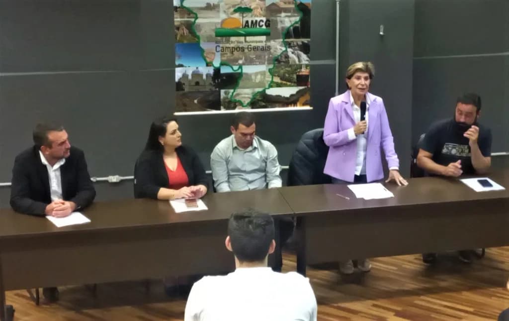 AMCG aclama prefeita Elisângela Pedroso como presidente da entidade