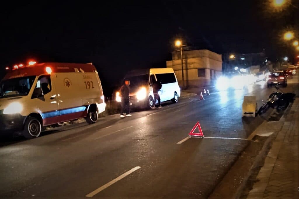 Motociclista e van se envolvem em acidente em bairro de PG
