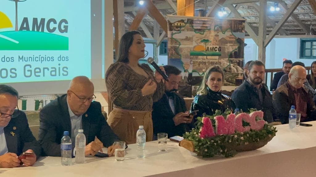 Elisangela assume AMCG e quer união para enfrentar novos desafios