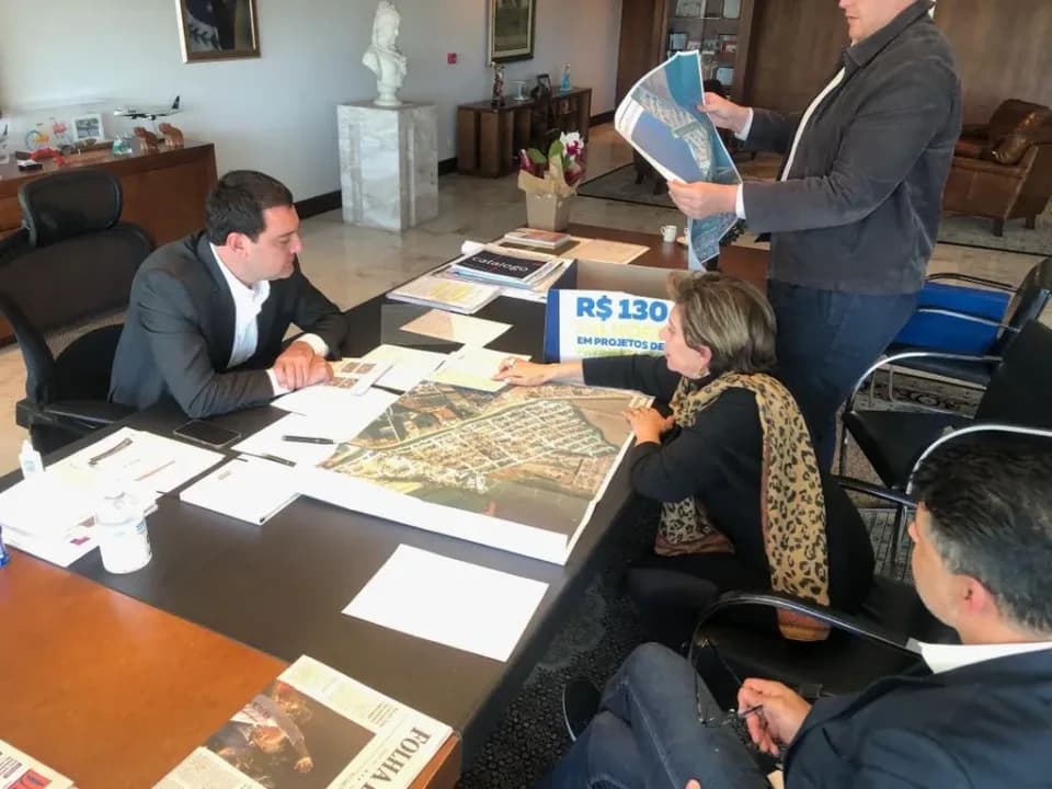 Prefeita apresenta projetos de infraestrutura no valor de R$130 milhões para governador