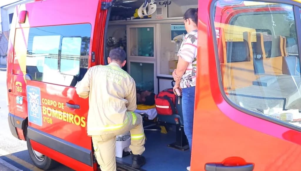 Ciclista fura preferencial e é atingido por moto na Nova Rússia