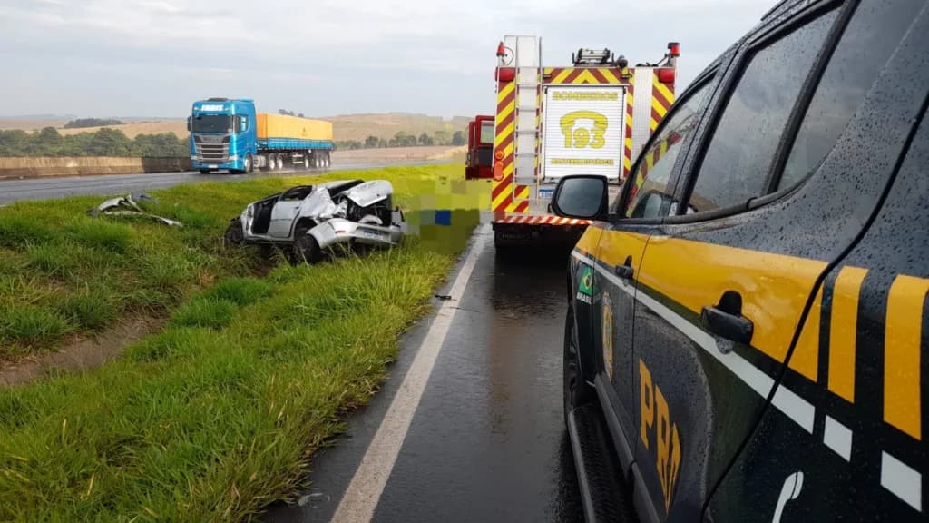 Capotamento na BR 376 em PG deixa uma criança morta