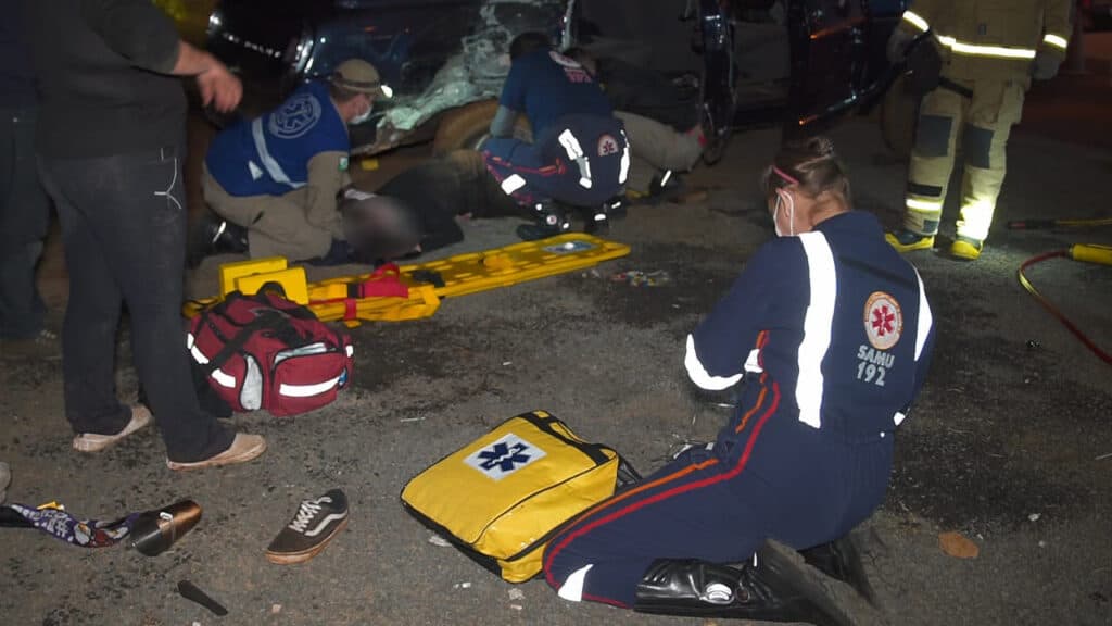 Acidente grave deixa cinco jovens feridos após festa em PG
