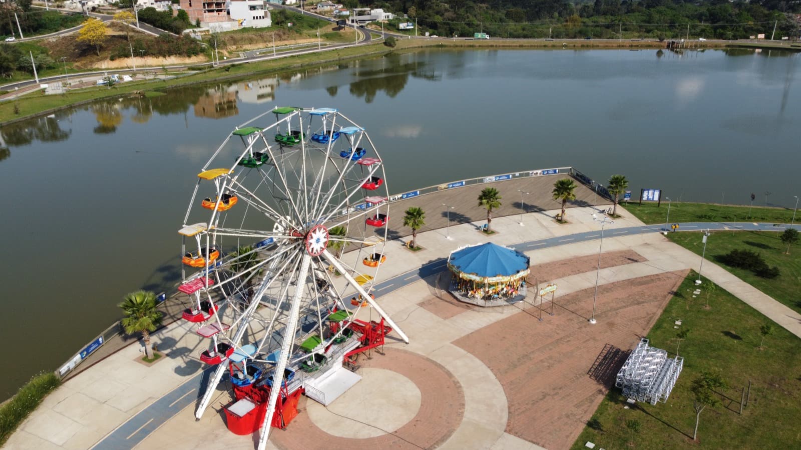 Roda Gigante e Carrossel Veneziano – Lago de Olarias
