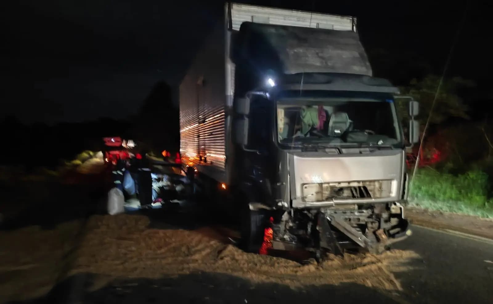 Jovem morre em colisão frontal com caminhão na PR-092 em Arapoti