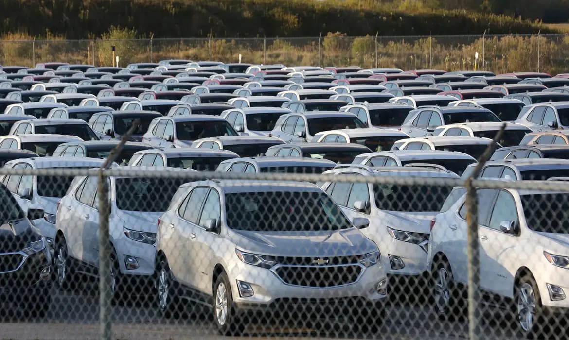 Venda de veículos cresce 12% em 2023, aponta Fenabrave