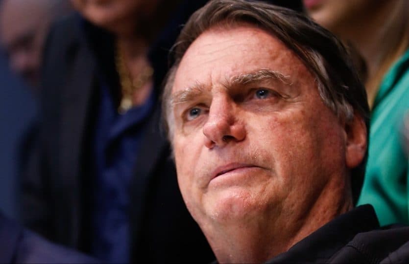 Justiça dá 48 horas para Bolsonaro explicar ‘estadia’ em embaixada da Hungria