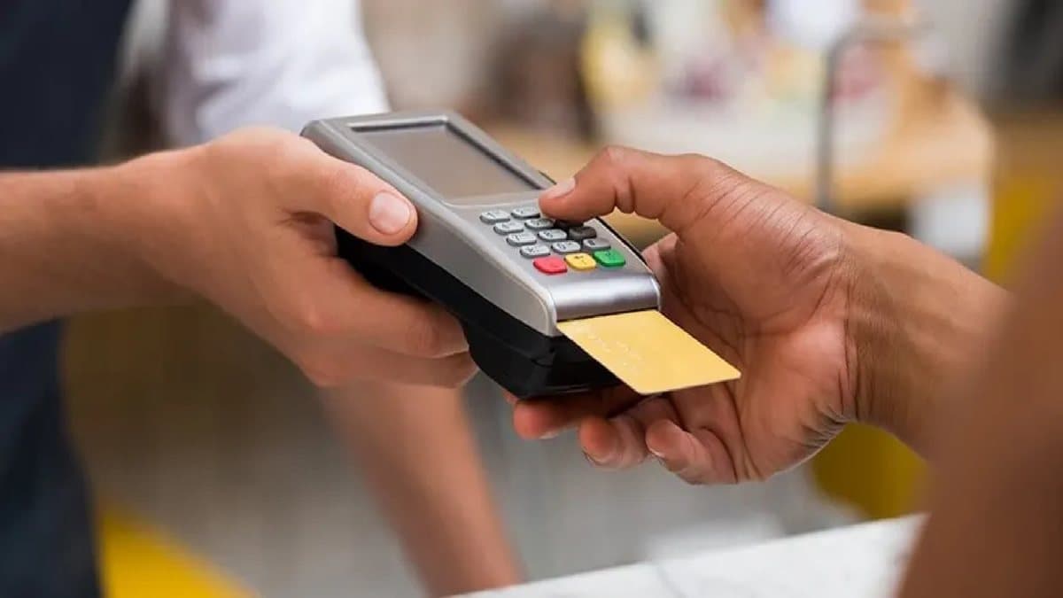 Taxas de juros do cartão de crédito rotativo caem pelo segundo mês consecutivo, aponta Banco Central