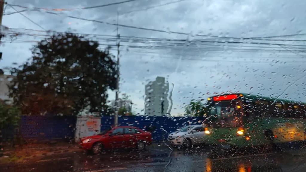 Abril começa chuvoso e traz temperaturas mais amenas ao Paraná, aponta Simepar