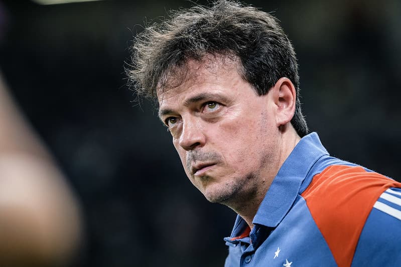Cruzeiro anuncia demissão do técnico Fernando Diniz