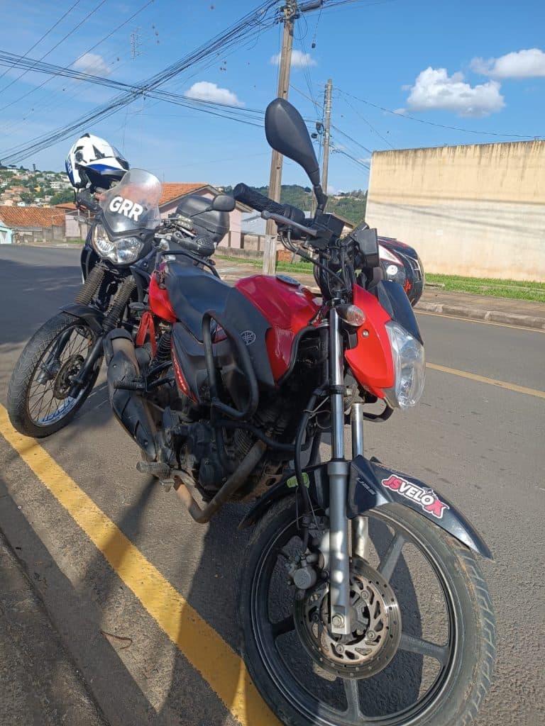 Guarda Municipal flagra motociclista sem habilitação dirigindo de forma arriscada em PG