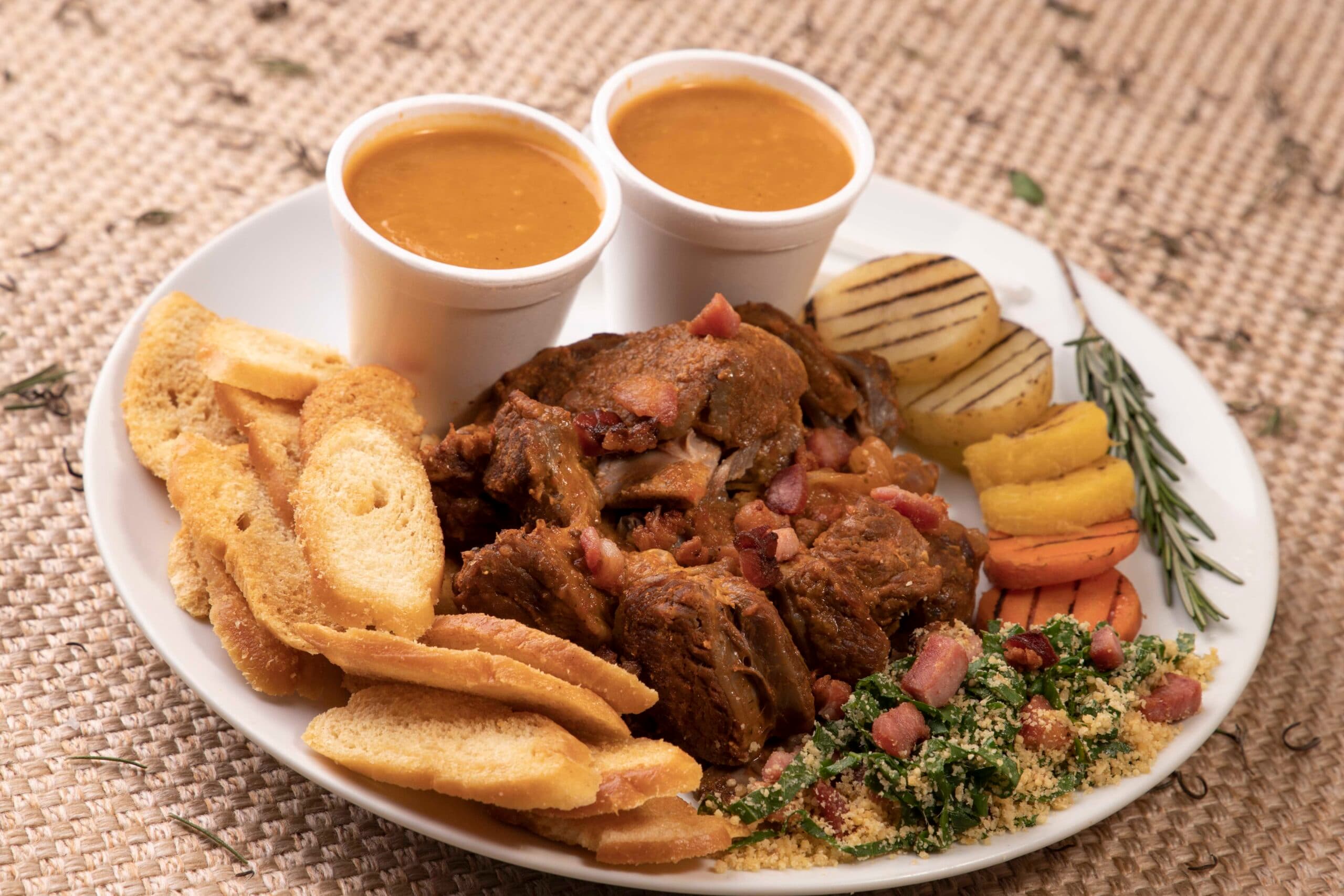 Receitas do Comida di Buteco: Caldinho do Phellipe com costela defumada