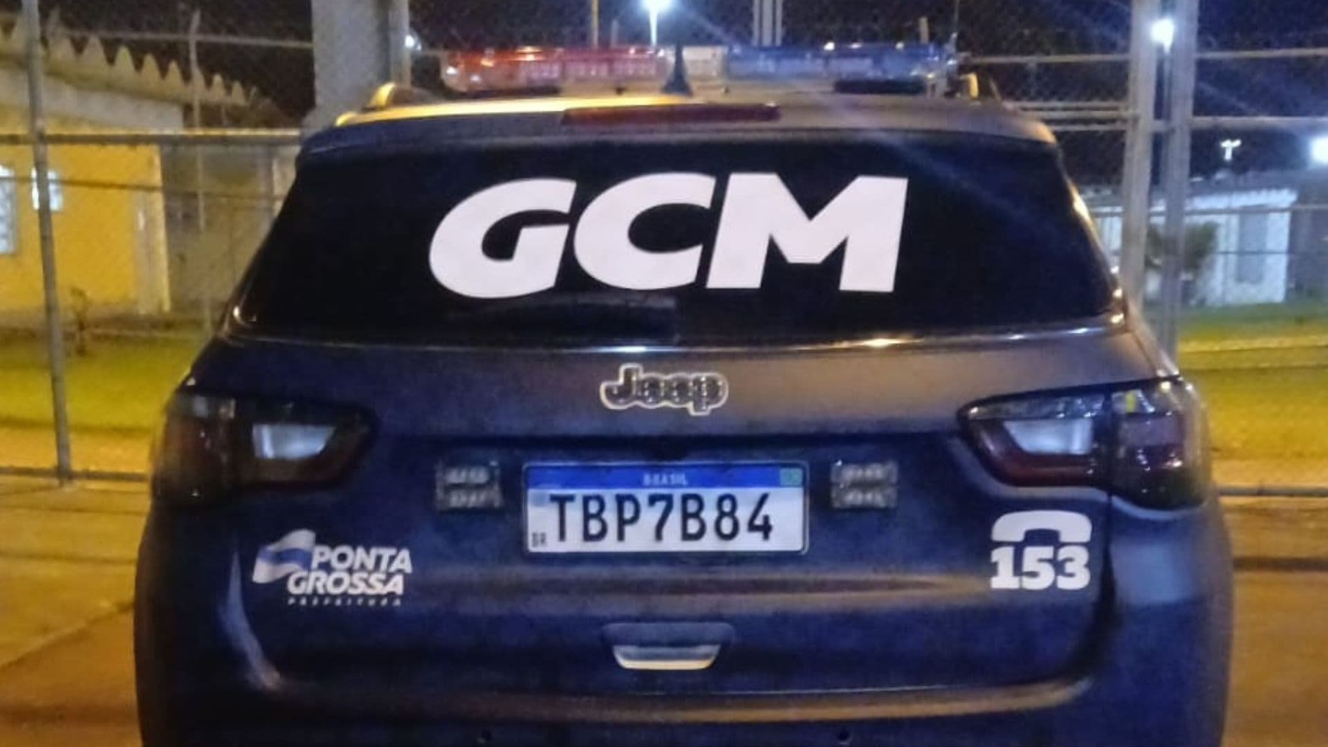 Devendo R$ 50 mil em pensão, homem é preso pela GCM após passar dirigindo com celular na mão