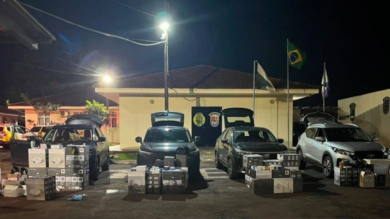 Operação com helicóptero da PM intercepta comboio do contrabando e prende quatro pessoas