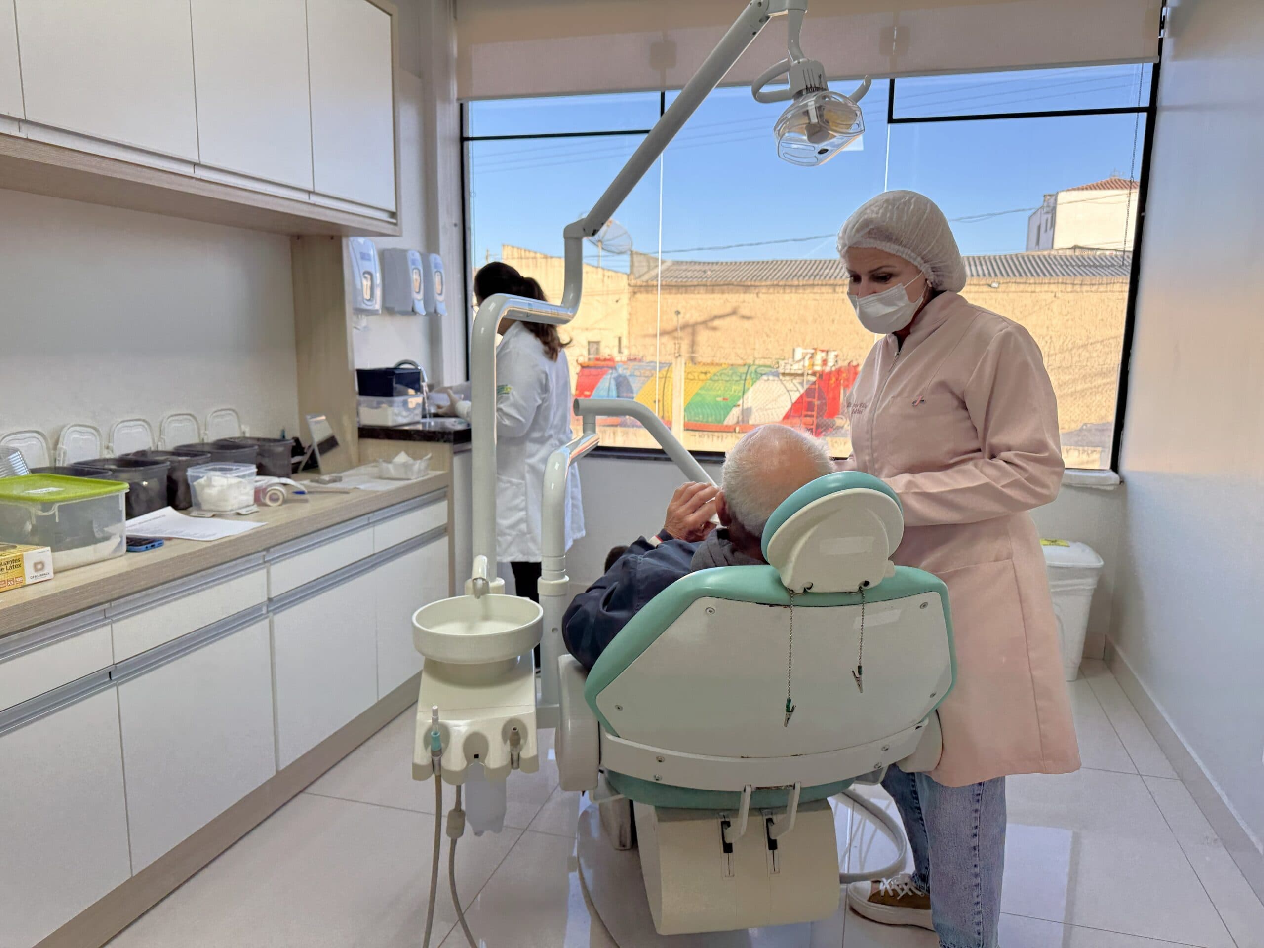 Saúde de Castro inicia novo mutirão de próteses dentárias