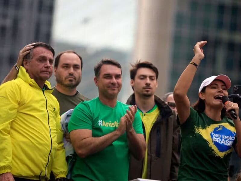 Aliados de Flávio veem veto a encontros com Bolsonaro como entrave