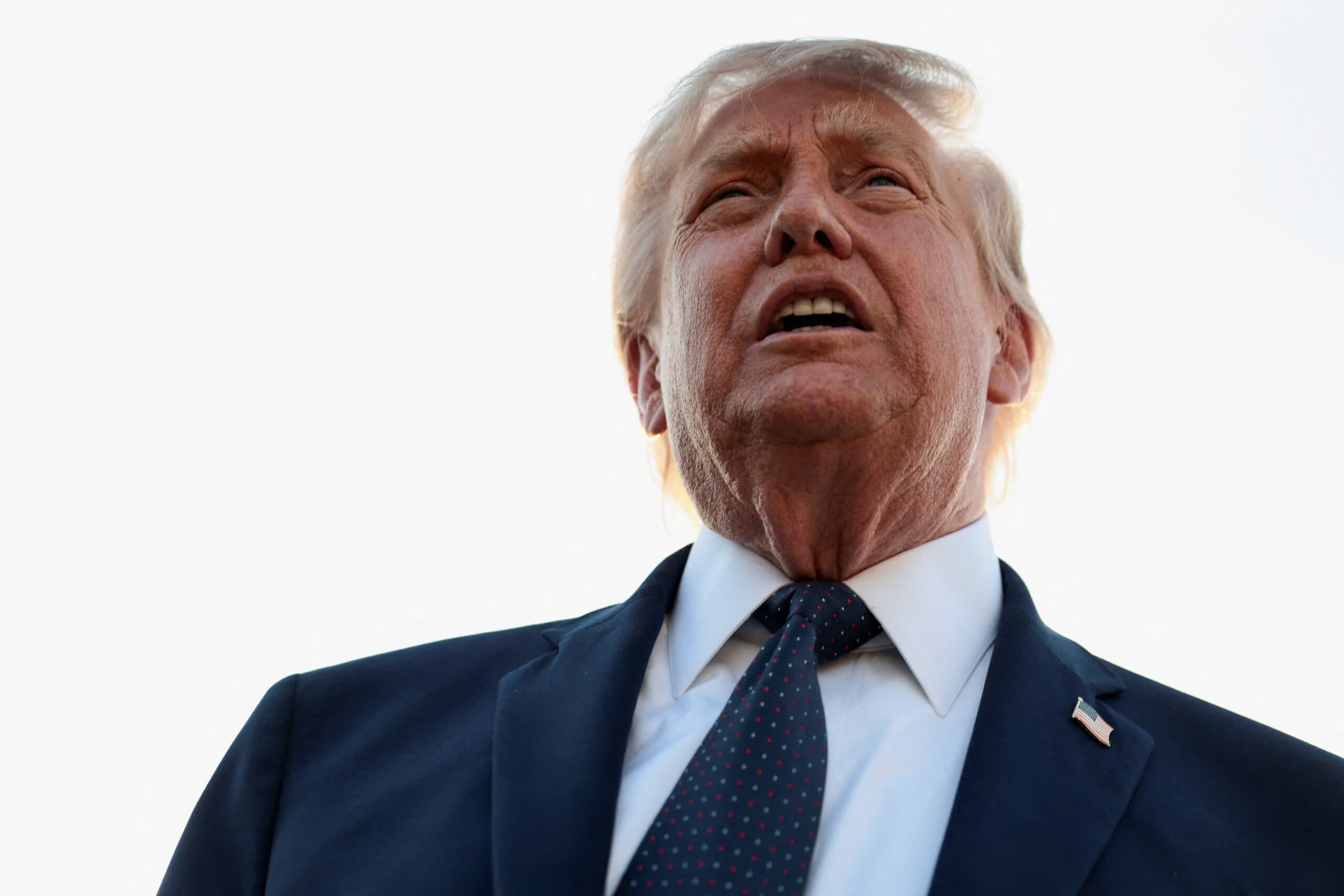 Trump assina decreto contra turismo de nascimento nos EUA